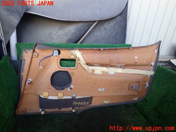 1UPJ-9239441264]ハイエースワゴン100系(KZH106W)左前ドア内張り 中古_4