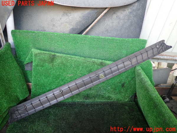 1UPJ-9239447771]ハイエースワゴン100系(KZH106W)ラゲッジトレイ1 中古_2