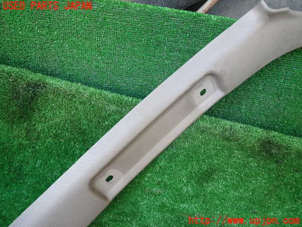 1UPJ-9239447655]ハイエースワゴン100系(KZH106W)右フロントピラートリム 中古_2