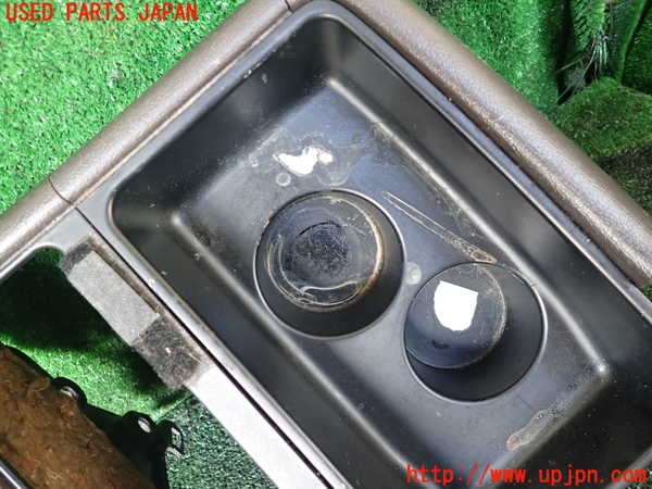 1UPJ-9239447810]ハイエースワゴン100系(KZH106W)ドリンクホルダー 中古_2