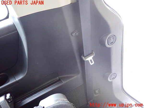 1UPJ-9239457675]デリカD：5(CV1W)右リアピラートリム 中古_5