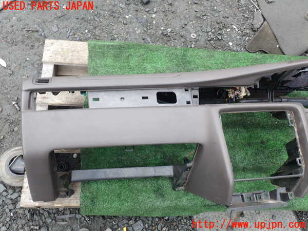 1UPJ-9239467505]クラウン 4ドア ハードトップ(GS151H)ダッシュボード 中古_3