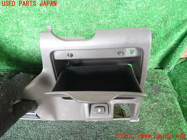 1UPJ-9239467842]クラウン 4ドア ハードトップ(GS151H)小物入れ2 中古_2