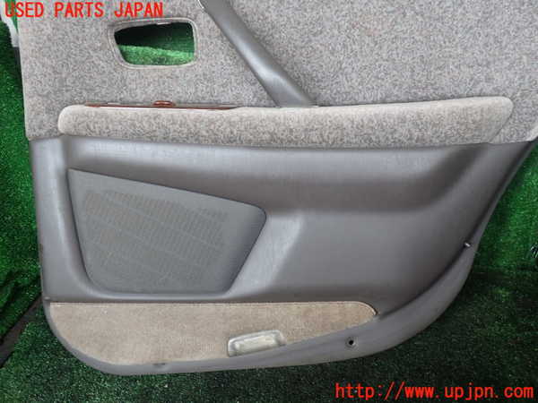 1UPJ-9239461294]クラウン 4ドア ハードトップ(GS151H)右後ドア内張り 中古_3