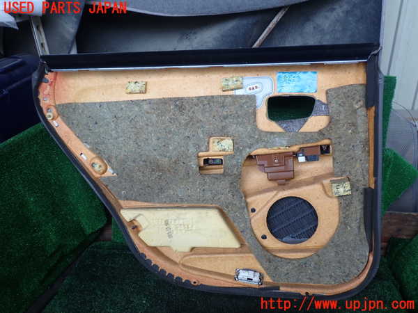 1UPJ-9239461294]クラウン 4ドア ハードトップ(GS151H)右後ドア内張り 中古_4