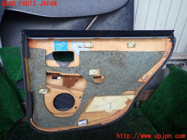 1UPJ-9239461324]クラウン 4ドア ハードトップ(GS151H)左後ドア内張り 中古_4