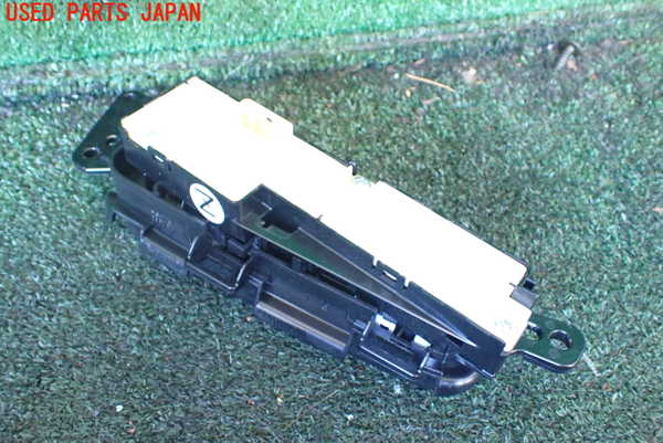 1UPJ-9239476307]アルファード(AGH35W)スイッチ2 中古_2