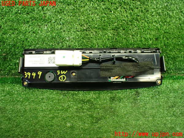 1UPJ-9239496306]フェアレディZロードスター(HZ33)スイッチ1 ナビ操作) 中古_2