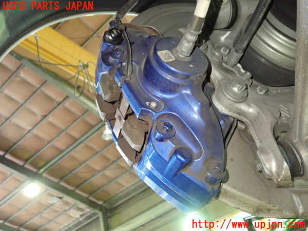 1UPJ-9239504090]BMW M4 クーペ F82(3C30)右リアキャリパー 中古_2