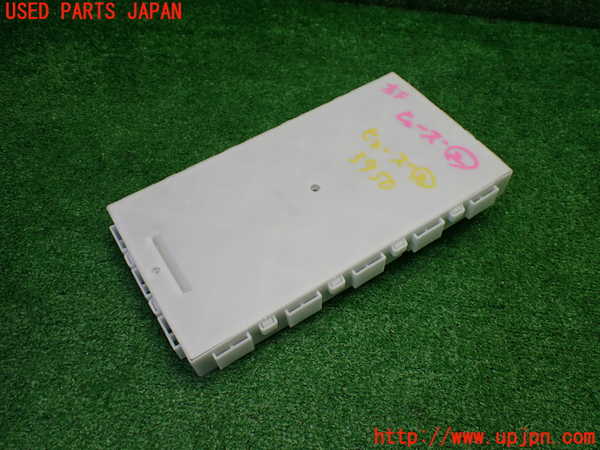 1UPJ-9239506742]BMW M4 クーペ F82(3C30)ヒューズボックス2(室内助手席側) 中古_2