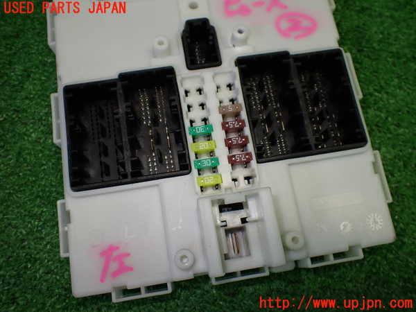 1UPJ-9239506742]BMW M4 クーペ F82(3C30)ヒューズボックス2(室内助手席側) 中古_3