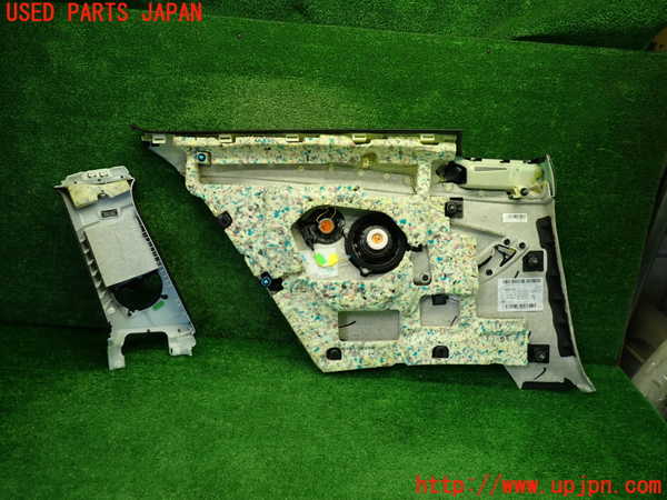 1UPJ-9239507675]BMW M4 クーペ F82(3C30)右リアピラートリム 中古_2