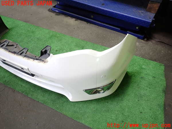 1UPJ-9239521010]セレナ Sハイブリッド(HFC26)フロントバンパー 中古_2