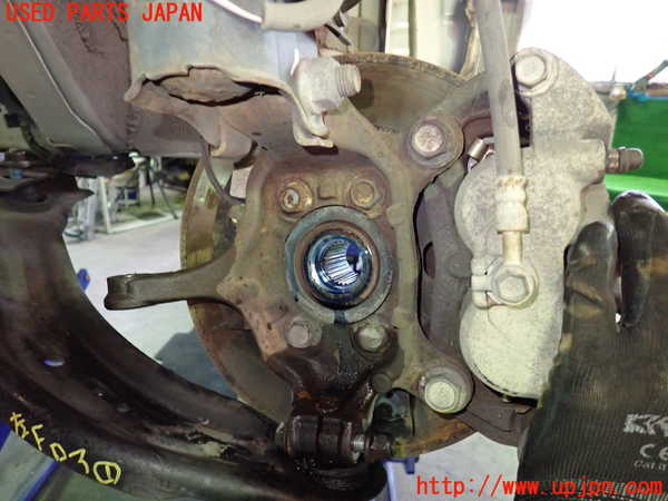 1UPJ-9239524295]セレナ Sハイブリッド(HFC26)左フロントナックルハブ 中古_2