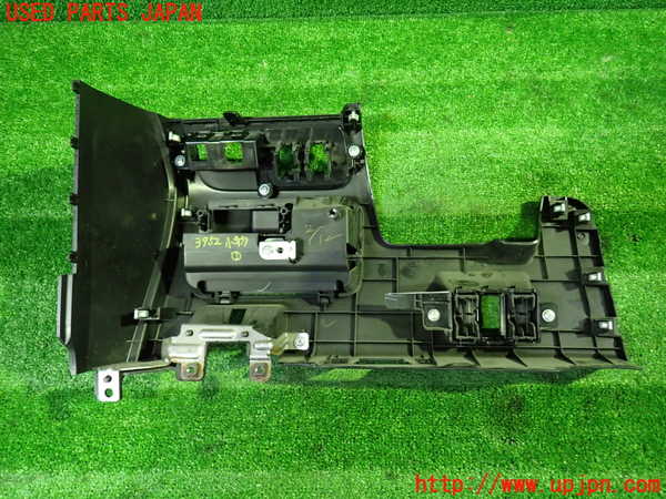 1UPJ-9239527841]セレナ Sハイブリッド(HFC26)小物入れ1 中古_3