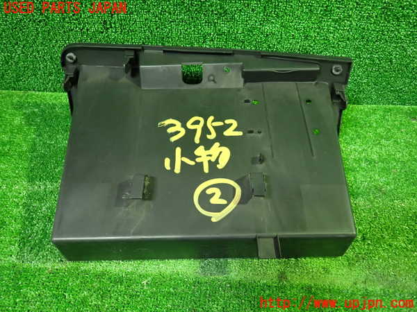 1UPJ-9239527842]セレナ Sハイブリッド(HFC26)小物入れ2 中古_3