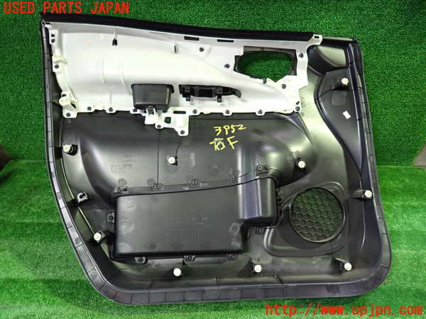 1UPJ-9239521234]セレナ Sハイブリッド(HFC26)右前ドア内張り 中古_4