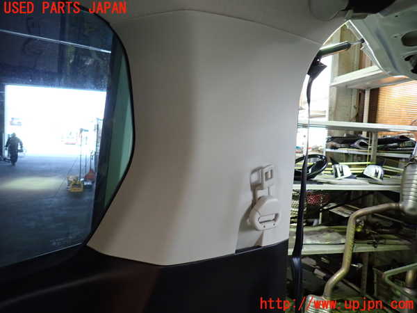 1UPJ-9239527675]セレナ Sハイブリッド(HFC26)右リアピラートリム 中古_3