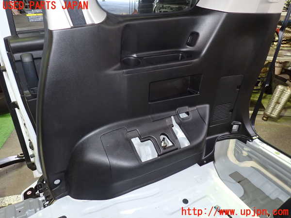 1UPJ-9239527675]セレナ Sハイブリッド(HFC26)右リアピラートリム 中古_4