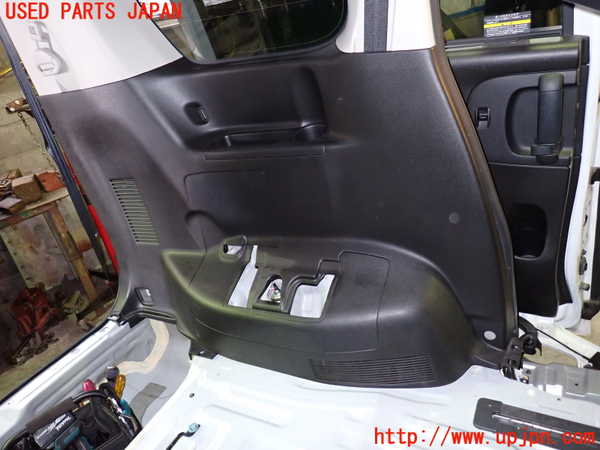 1UPJ-9239527680]セレナ Sハイブリッド(HFC26)左リアピラートリム 中古_4