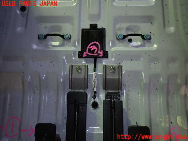 1UPJ-9239527498]セレナ Sハイブリッド(HFC26)シートレール③3 中古_2