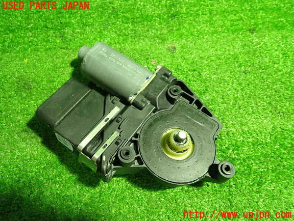 1UPJ-9239541296]VW ニュービートルカブリオレ(1YAZJ)右後レギュレーターモーター 中古_4