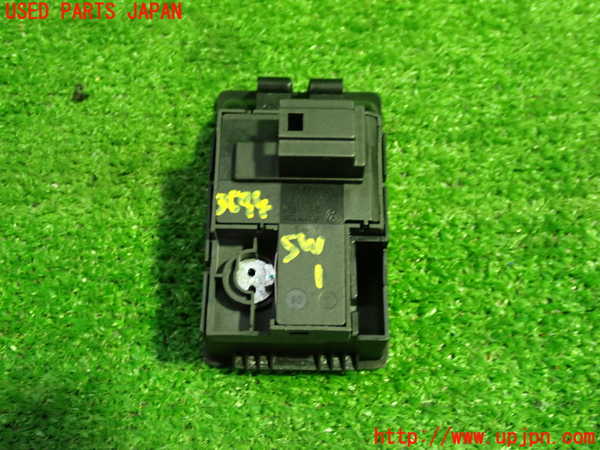 1UPJ-9239546306]VW ニュービートルカブリオレ(1YAZJ)スイッチ1(給油口 トランク) 中古_2