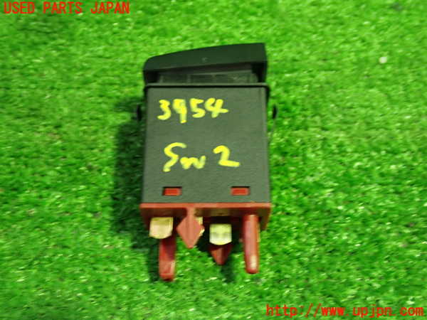 1UPJ-9239546307]VW ニュービートルカブリオレ(1YAZJ)スイッチ2(ESP) 中古_3