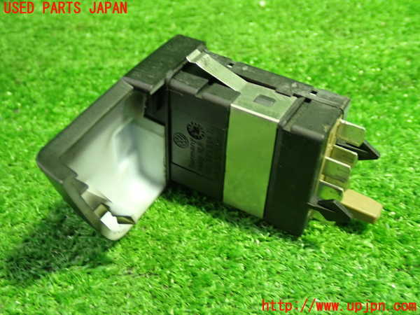 1UPJ-9239546310]VW ニュービートルカブリオレ(1YAZJ)スイッチ5(シートヒーター) 中古_2