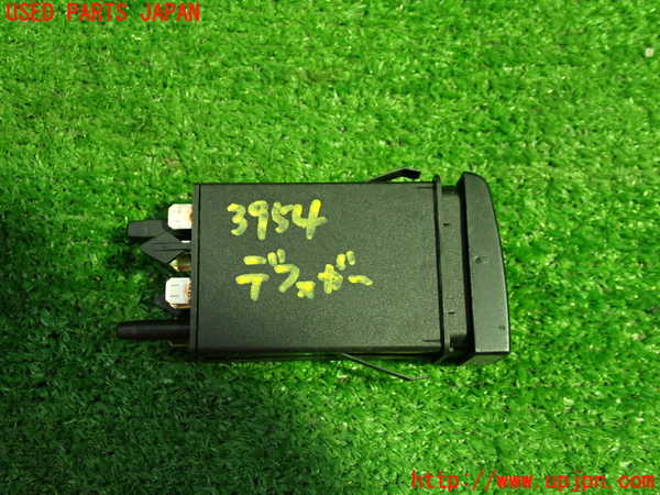 1UPJ-9239546300]VW ニュービートルカブリオレ(1YAZJ)デフォッガースイッチ 中古_3