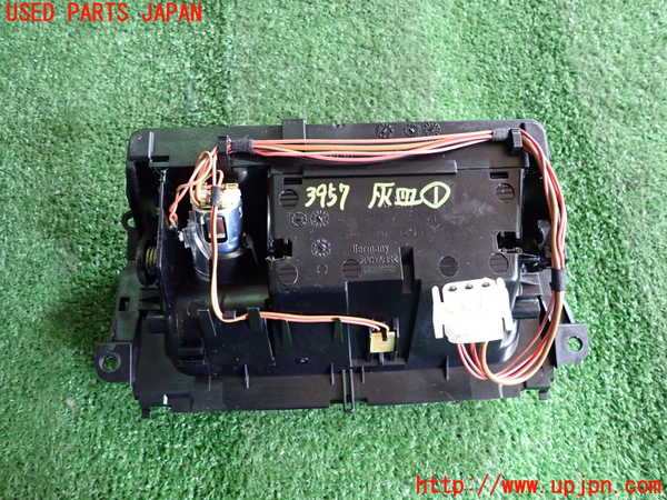 2UPJ-9239577821]BMW 325i ツーリング(VS25)(E91)灰皿1 中古_3