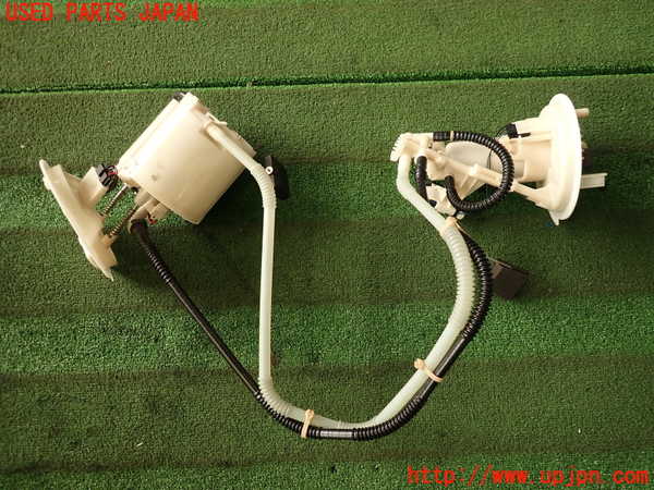 2UPJ-9239592510]ベンツ C180(204049)燃料ポンプ 中古 (W204)_2