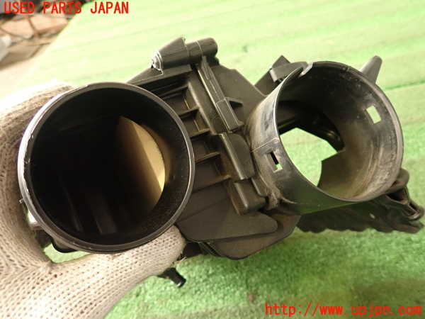 2UPJ-9239592560]ベンツ C180(204049)エアクリーナーボックス 中古 (W204)_3