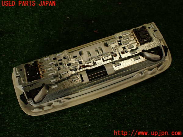 2UPJ-9239596412]ベンツ C180(204049)ルームランプ2 (真中 2列目) 中古 (W204)_2