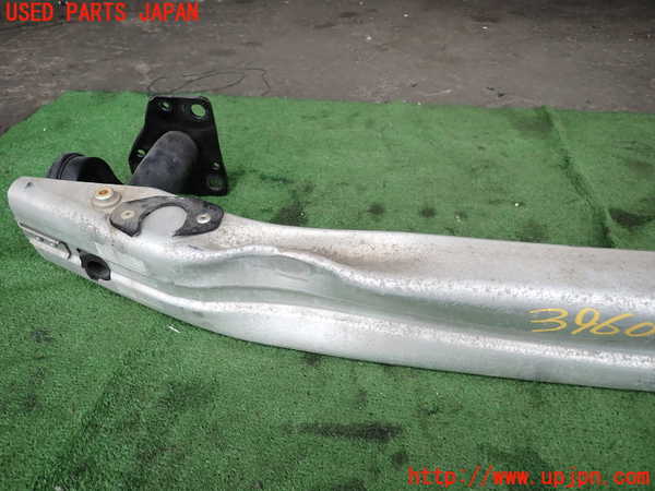 2UPJ-9239601014]アウディ・A4 アバント(8EALT)フロントバンパーホースメント 中古_3