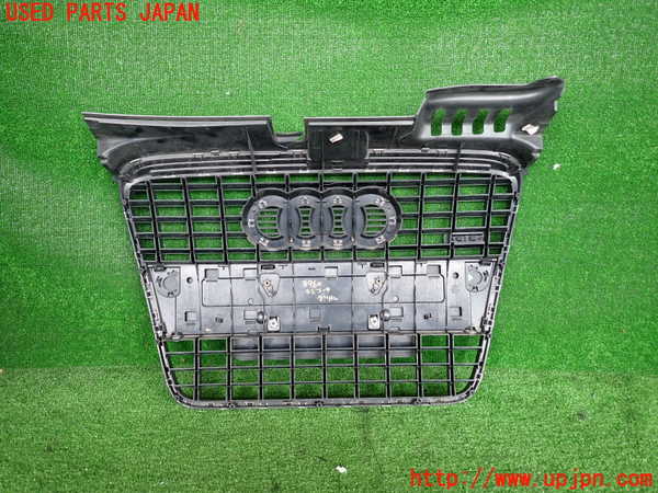2UPJ-9239601050]アウディ・A4 アバント(8EALT)ラジエターグリル 中古_2