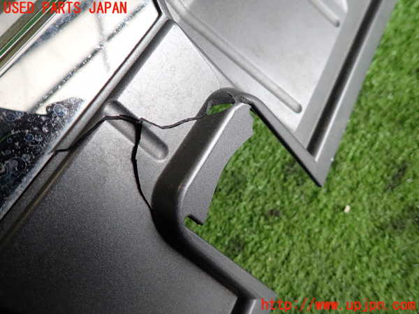 2UPJ-9239601050]アウディ・A4 アバント(8EALT)ラジエターグリル 中古_3