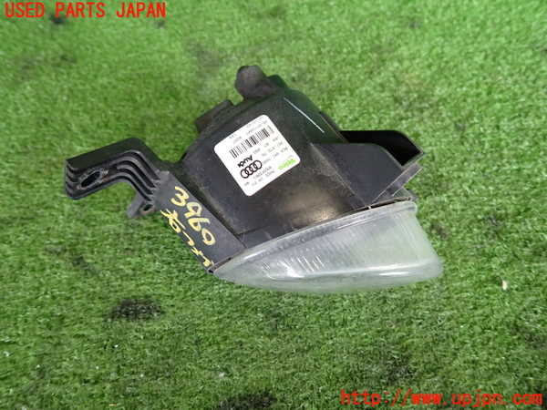 2UPJ-9239601180]アウディ・A4 アバント(8EALT)右フォグ 中古_2