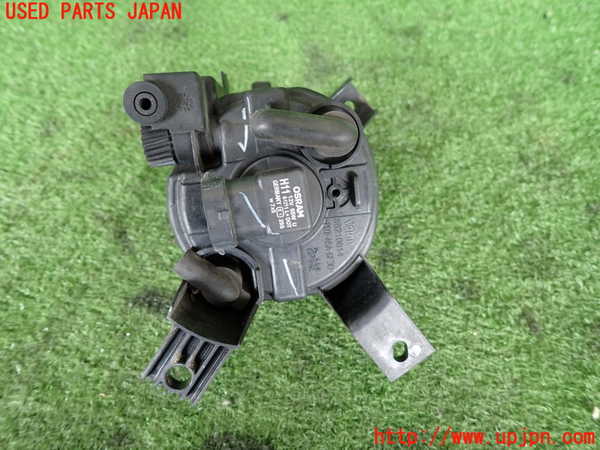 2UPJ-9239601180]アウディ・A4 アバント(8EALT)右フォグ 中古_3