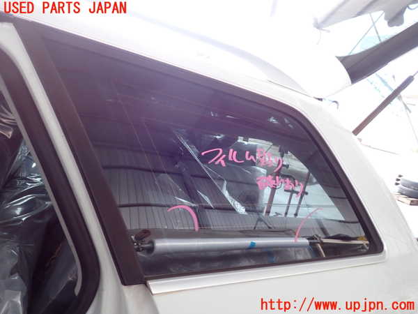 2UPJ-9239601382]アウディ・A4 アバント(8EALT)左クォーターガラス 中古(43R-00081 M30A)_2