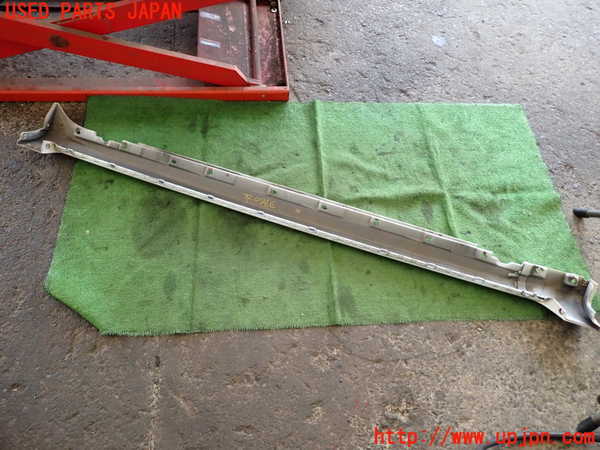 2UPJ-9239601392]アウディ・A4 アバント(8EALT)左サイドステップ 中古_5