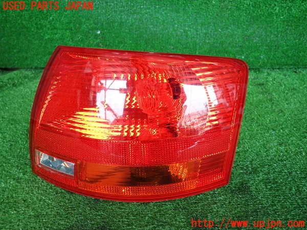 2UPJ-9239601530]アウディ・A4 アバント(8EALT)右テールランプ 中古_2