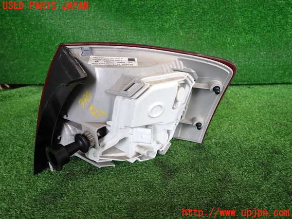 2UPJ-9239601536]アウディ・A4 アバント(8EALT)左テールランプ 中古_3
