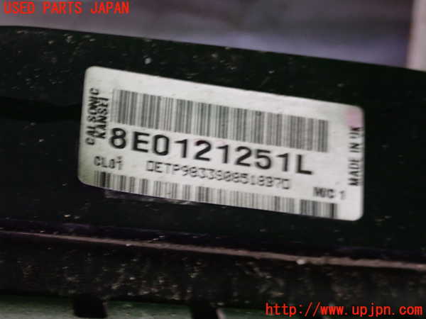 2UPJ-9239602321]アウディ・A4 アバント(8EALT)ラジエーター1 中古_3