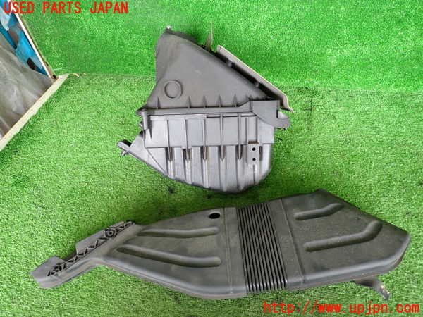 2UPJ-9239602560]アウディ・A4 アバント(8EALT)エアクリーナーボックス 中古_2