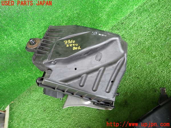 2UPJ-9239602560]アウディ・A4 アバント(8EALT)エアクリーナーボックス 中古_4