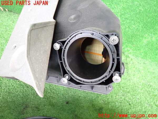 2UPJ-9239602560]アウディ・A4 アバント(8EALT)エアクリーナーボックス 中古_5