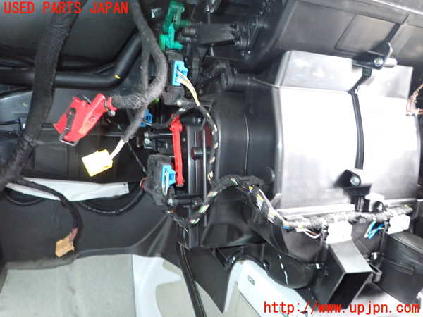 2UPJ-9239606081]アウディ・A4 アバント(8EALT)エバポレーター1 中古_4