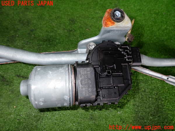 2UPJ-9239606770]アウディ・A4 アバント(8EALT)フロントワイパーモーター 中古_5