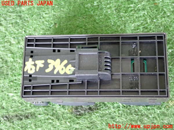 2UPJ-9239606240]アウディ・A4 アバント(8EALT)右前パワーウィンドウスイッチ 中古_2